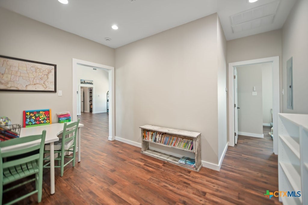 Port Lavaca, Texas, 77979, United States, 4 Bedrooms Bedrooms, ,3 BathroomsBathrooms,Residential,Active,1946527