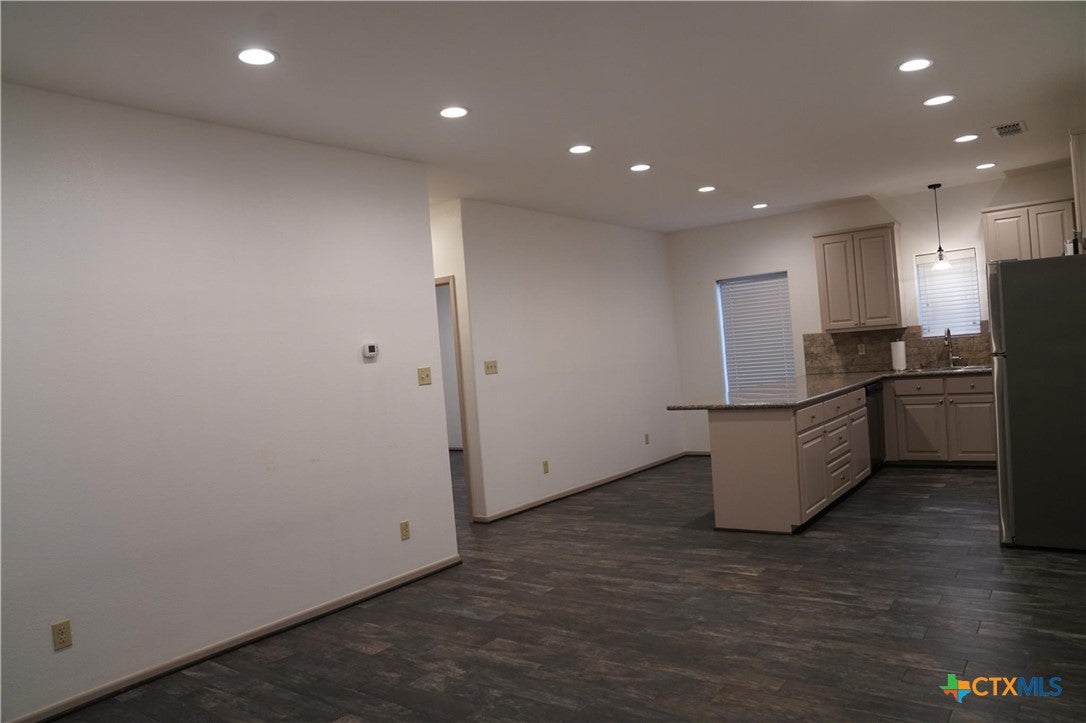 Sheridan, Texas, 77475, United States, 8 Bedrooms Bedrooms, ,5 BathroomsBathrooms,Residential,Active,1960171