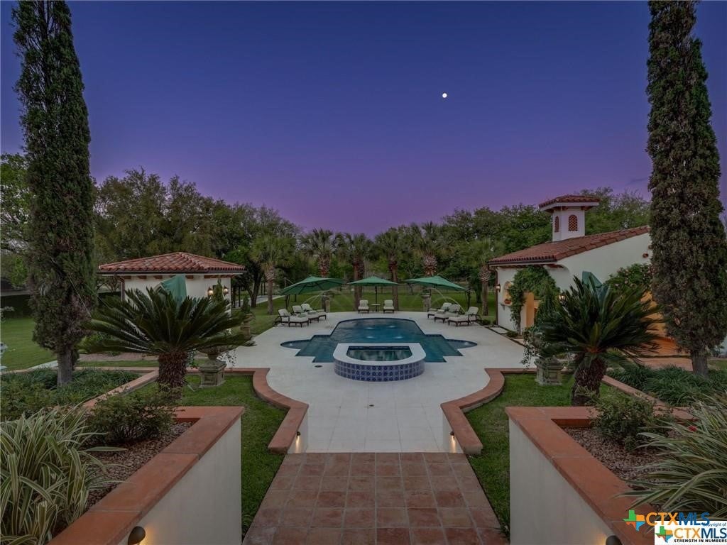 Victoria, Texas, 77904, United States, 5 Bedrooms Bedrooms, ,8 BathroomsBathrooms,Residential,Active,1912815