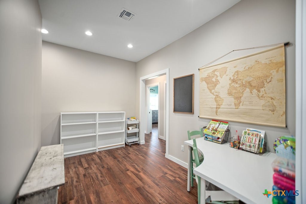 Port Lavaca, Texas, 77979, United States, 4 Bedrooms Bedrooms, ,3 BathroomsBathrooms,Residential,Active,1946527