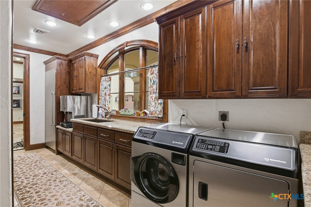 Inez, Texas, 77968, United States, 5 Bedrooms Bedrooms, ,6 BathroomsBathrooms,Residential,Active,1999904