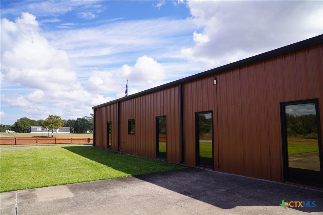 Sheridan, Texas, 77475, United States, 8 Bedrooms Bedrooms, ,5 BathroomsBathrooms,Residential,Active,1960171