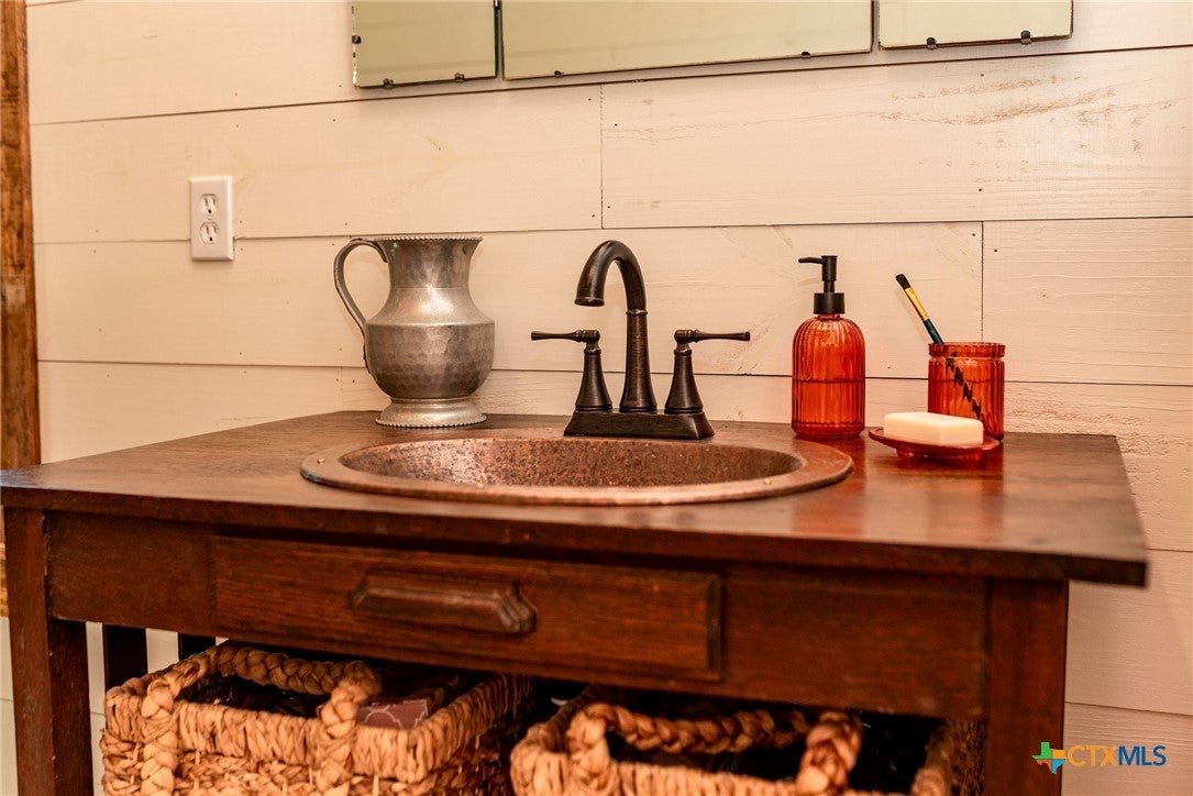 Port Lavaca, Texas, 77979, United States, ,3 BathroomsBathrooms,Residential,Active,1871190