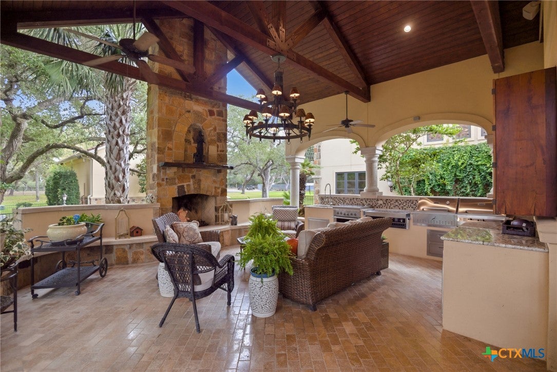 Inez, Texas, 77968, United States, 5 Bedrooms Bedrooms, ,6 BathroomsBathrooms,Residential,Active,1999904