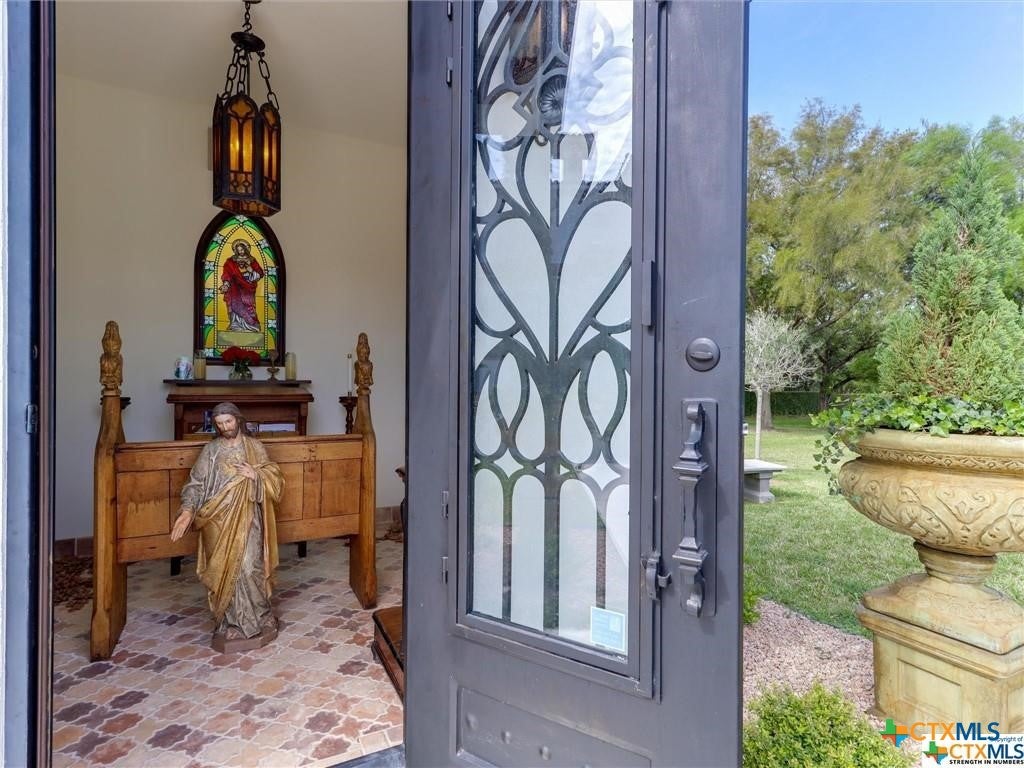 Victoria, Texas, 77904, United States, 5 Bedrooms Bedrooms, ,8 BathroomsBathrooms,Residential,Active,1912815