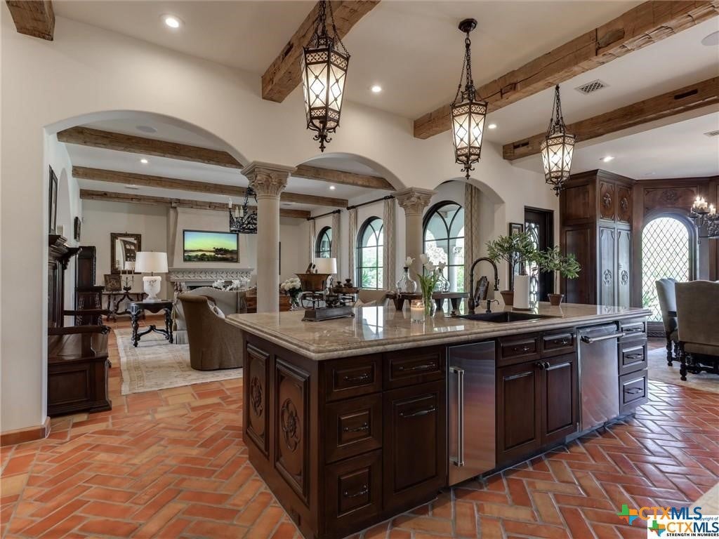 Victoria, Texas, 77904, United States, 5 Bedrooms Bedrooms, ,8 BathroomsBathrooms,Residential,Active,1912815