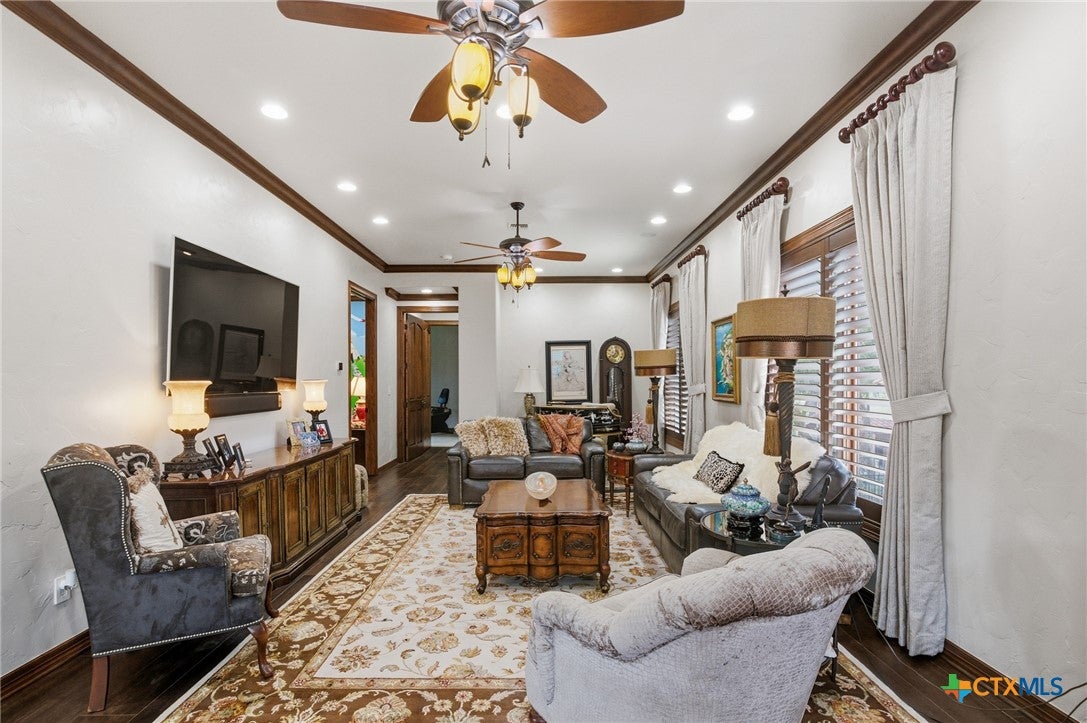 Inez, Texas, 77968, United States, 5 Bedrooms Bedrooms, ,6 BathroomsBathrooms,Residential,Active,1999904