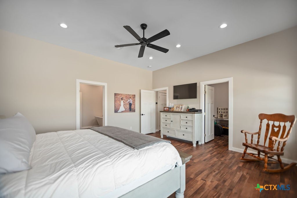 Port Lavaca, Texas, 77979, United States, 4 Bedrooms Bedrooms, ,3 BathroomsBathrooms,Residential,Active,1946527