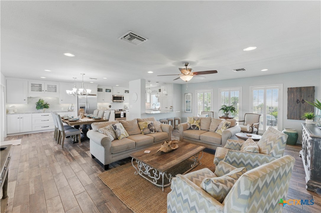 Rockport, Texas, 78382, United States, 4 Bedrooms Bedrooms, ,4 BathroomsBathrooms,Residential,Active,1973291