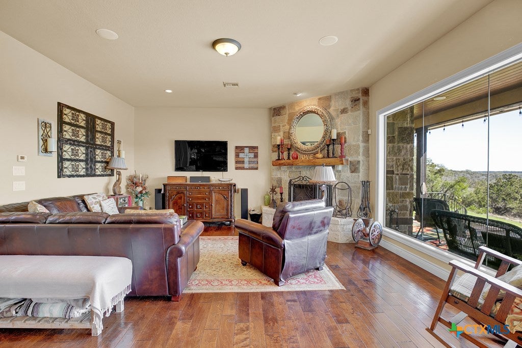 New Braunfels, Texas, 78132, United States, 6 Bedrooms Bedrooms, ,5 BathroomsBathrooms,Residential,Active,2007991