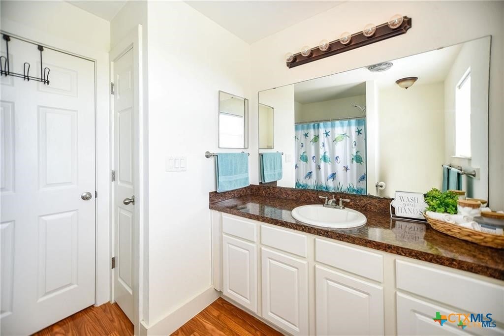 Port Lavaca, Texas, 77979, United States, ,3 BathroomsBathrooms,Residential,Active,1871190