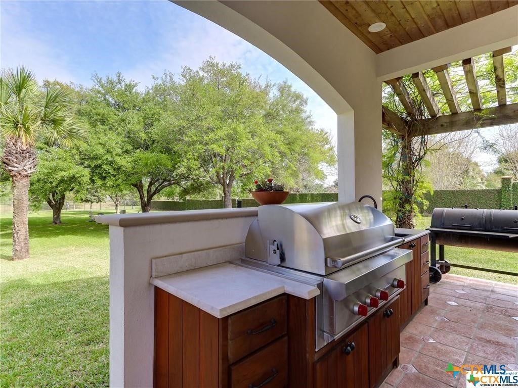 Victoria, Texas, 77904, United States, 5 Bedrooms Bedrooms, ,8 BathroomsBathrooms,Residential,Active,1912815