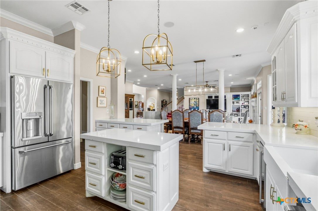 Victoria, Texas, 77904, United States, 5 Bedrooms Bedrooms, ,5 BathroomsBathrooms,Residential,Active,1961924