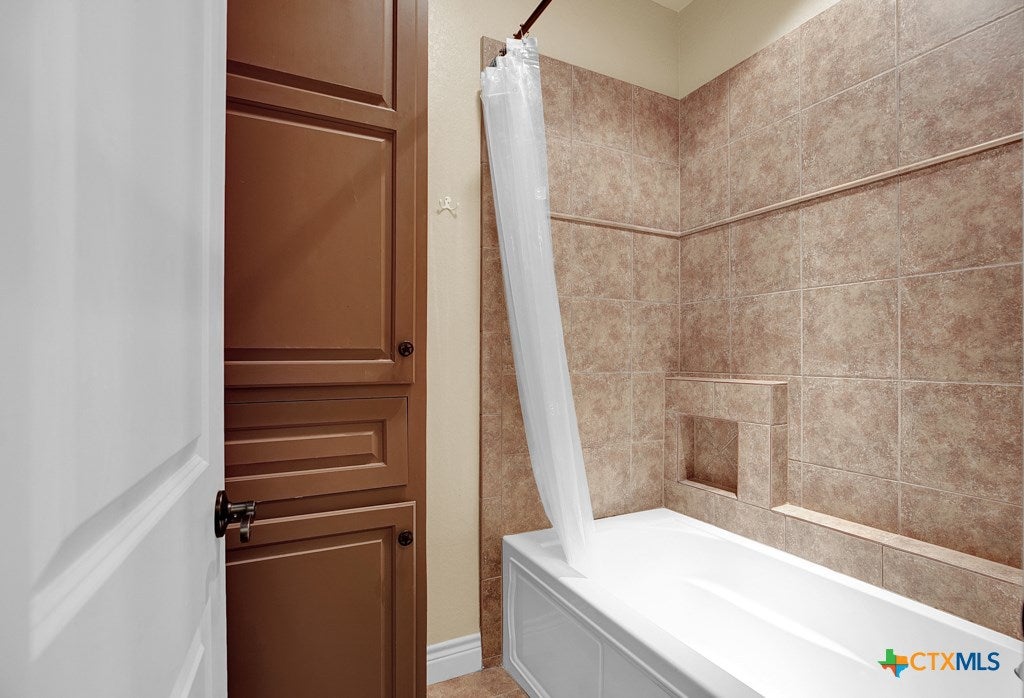 New Braunfels, Texas, 78132, United States, 6 Bedrooms Bedrooms, ,5 BathroomsBathrooms,Residential,Active,2007991