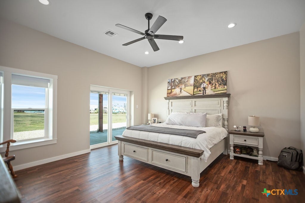 Port Lavaca, Texas, 77979, United States, 4 Bedrooms Bedrooms, ,3 BathroomsBathrooms,Residential,Active,1946527