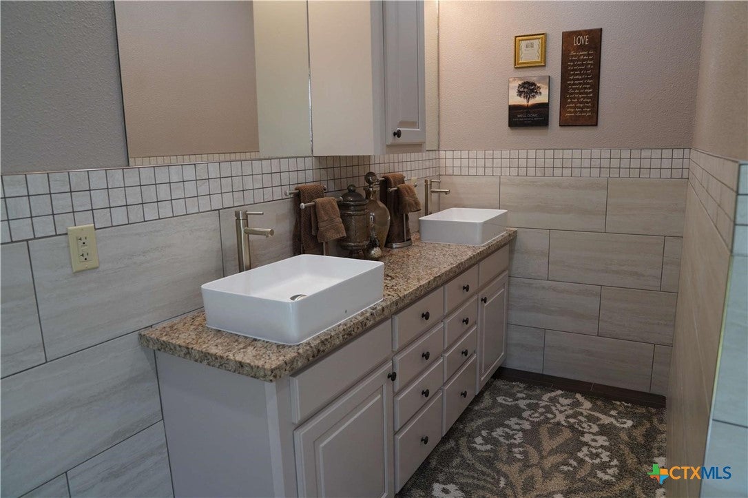 Sheridan, Texas, 77475, United States, 8 Bedrooms Bedrooms, ,5 BathroomsBathrooms,Residential,Active,1960171