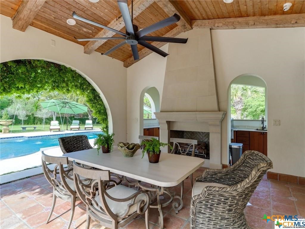 Victoria, Texas, 77904, United States, 5 Bedrooms Bedrooms, ,8 BathroomsBathrooms,Residential,Active,1912815