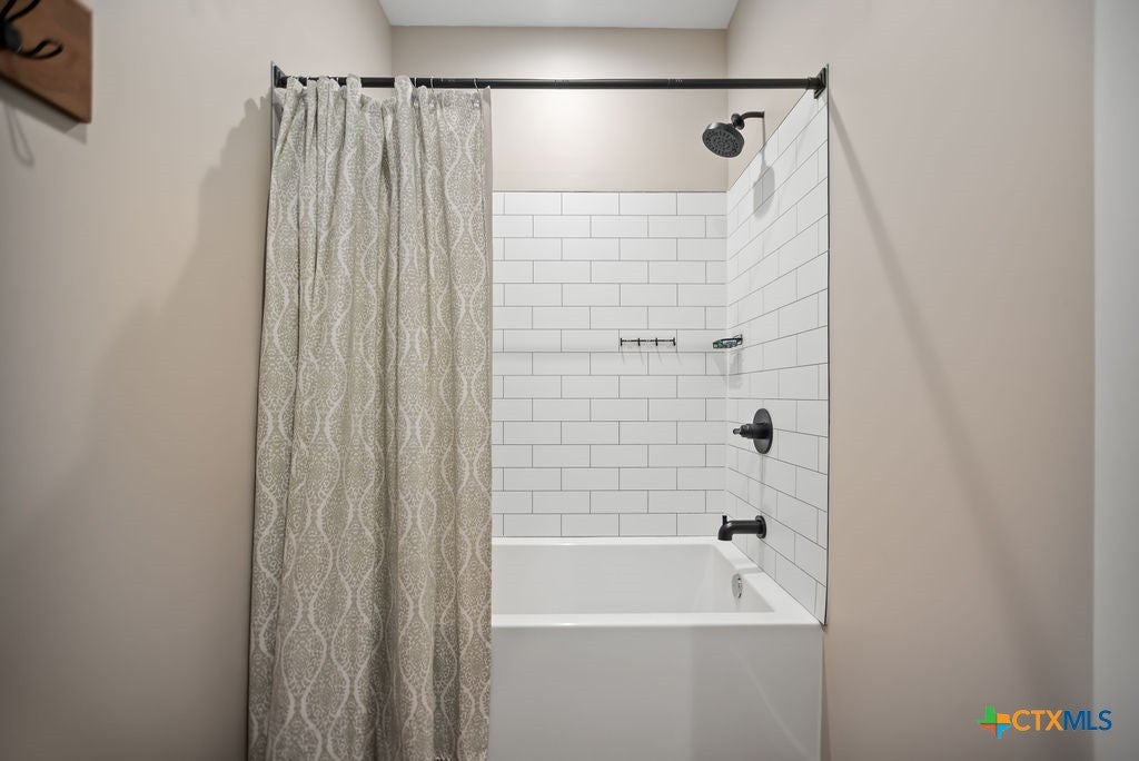 Port Lavaca, Texas, 77979, United States, 4 Bedrooms Bedrooms, ,3 BathroomsBathrooms,Residential,Active,1946527