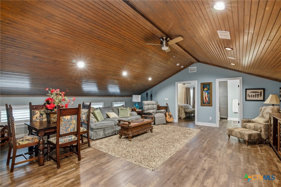 Inez, Texas, 77968, United States, 5 Bedrooms Bedrooms, ,6 BathroomsBathrooms,Residential,Active,1999904