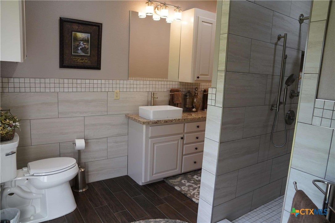 Sheridan, Texas, 77475, United States, 8 Bedrooms Bedrooms, ,5 BathroomsBathrooms,Residential,Active,1960171