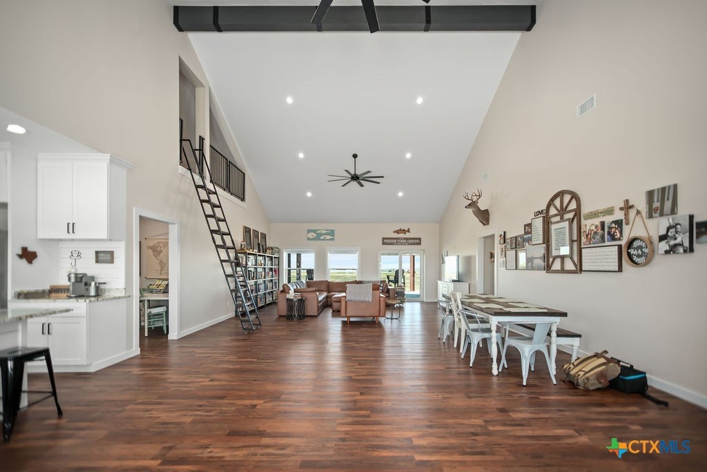 Port Lavaca, Texas, 77979, United States, 4 Bedrooms Bedrooms, ,3 BathroomsBathrooms,Residential,Active,1946527