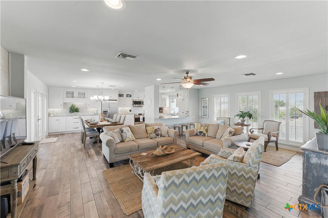 Rockport, Texas, 78382, United States, 4 Bedrooms Bedrooms, ,4 BathroomsBathrooms,Residential,Active,1973291