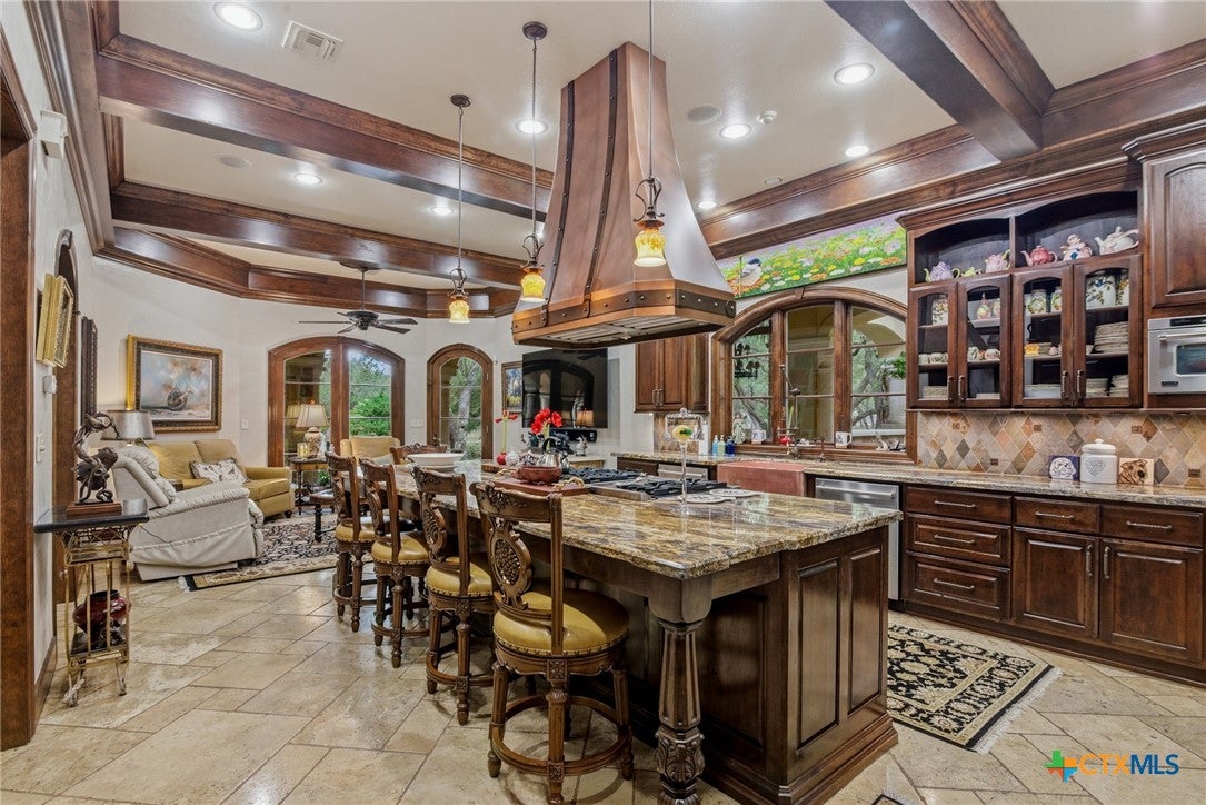 Inez, Texas, 77968, United States, 5 Bedrooms Bedrooms, ,6 BathroomsBathrooms,Residential,Active,1999904