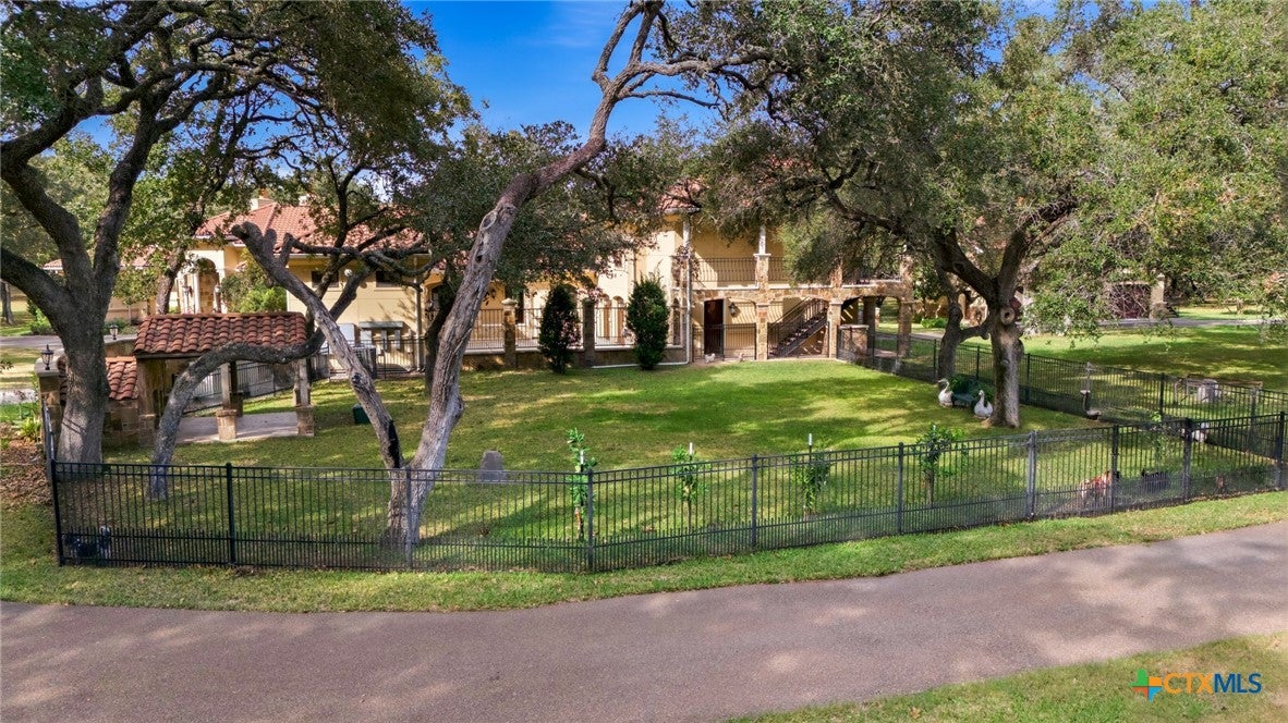 Inez, Texas, 77968, United States, 5 Bedrooms Bedrooms, ,6 BathroomsBathrooms,Residential,Active,1999904