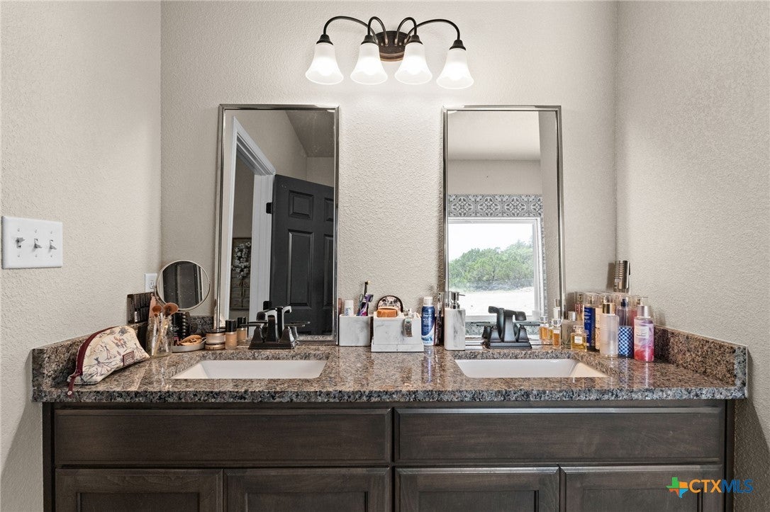 Kempner, Texas, 76539, United States, 5 Bedrooms Bedrooms, ,5 BathroomsBathrooms,Residential,Active,1898012