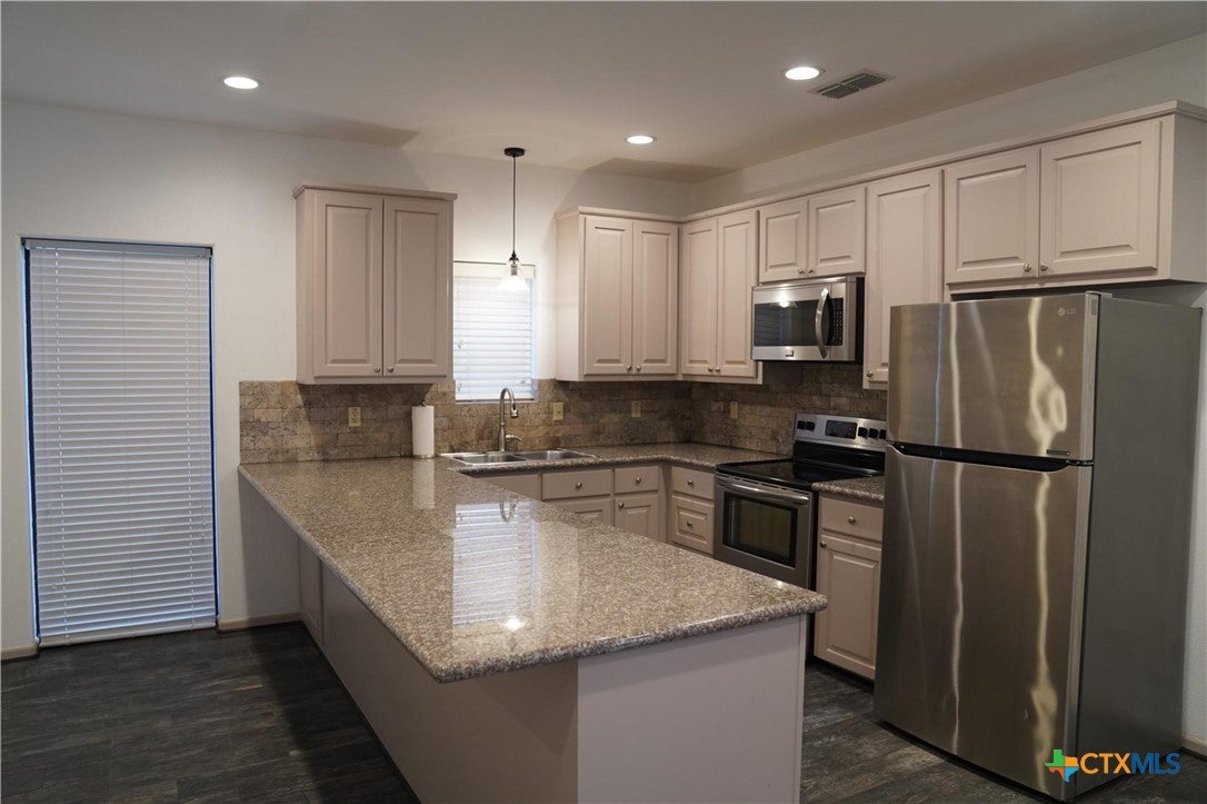 Sheridan, Texas, 77475, United States, 8 Bedrooms Bedrooms, ,5 BathroomsBathrooms,Residential,Active,1960171