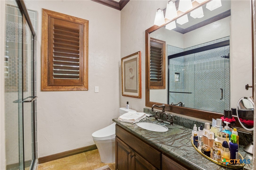 Inez, Texas, 77968, United States, 5 Bedrooms Bedrooms, ,6 BathroomsBathrooms,Residential,Active,1999904