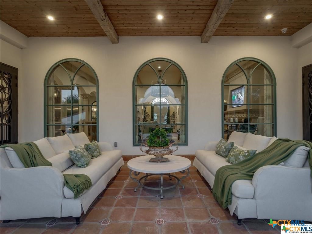 Victoria, Texas, 77904, United States, 5 Bedrooms Bedrooms, ,8 BathroomsBathrooms,Residential,Active,1912815