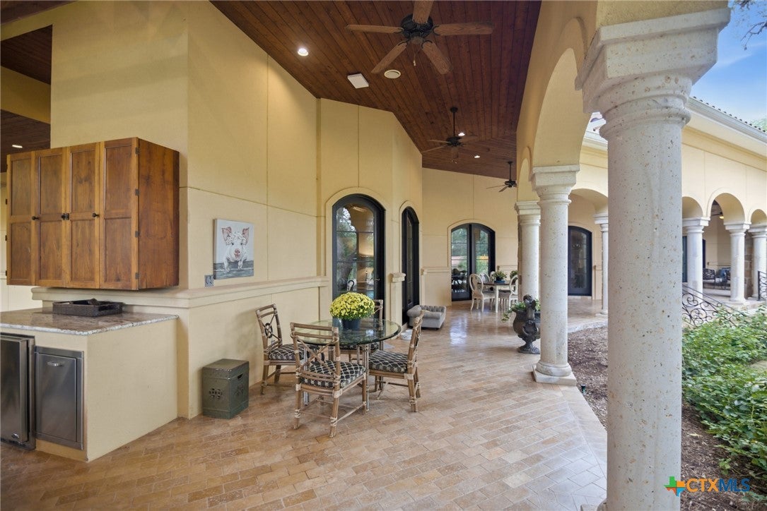 Inez, Texas, 77968, United States, 5 Bedrooms Bedrooms, ,6 BathroomsBathrooms,Residential,Active,1999904