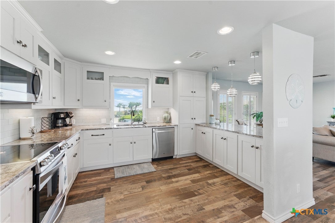 Rockport, Texas, 78382, United States, 4 Bedrooms Bedrooms, ,4 BathroomsBathrooms,Residential,Active,1973291