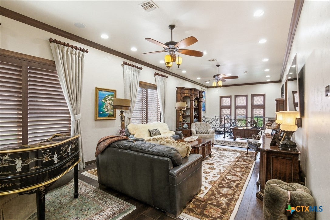 Inez, Texas, 77968, United States, 5 Bedrooms Bedrooms, ,6 BathroomsBathrooms,Residential,Active,1999904