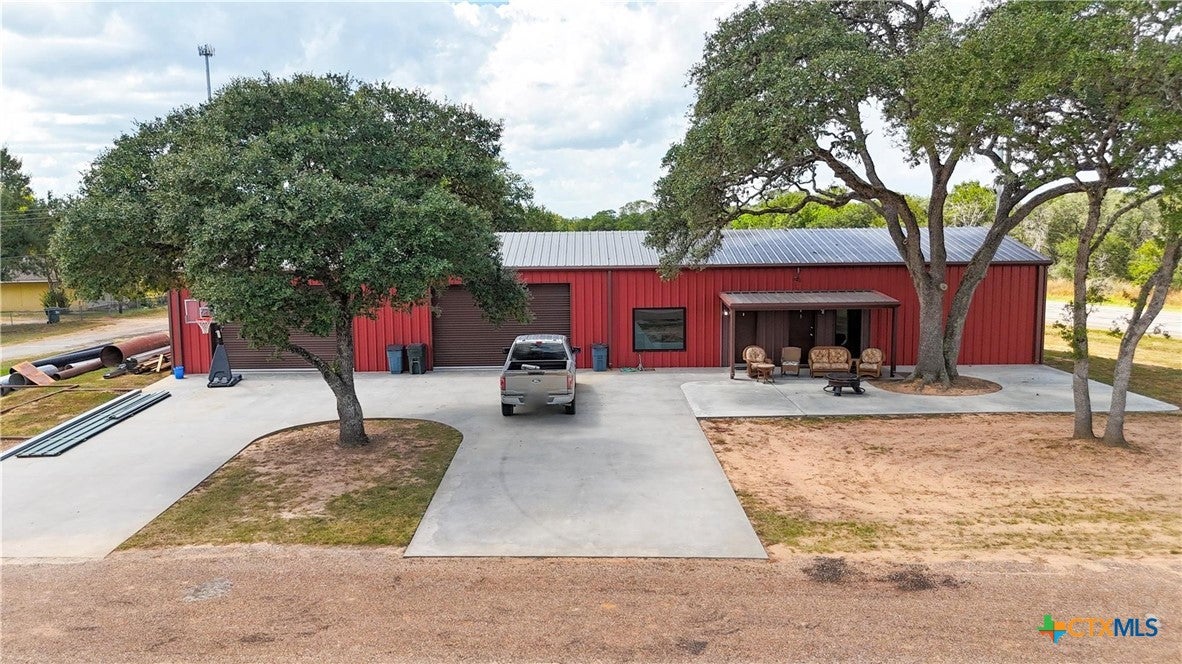 Sheridan, Texas, 77475, United States, 8 Bedrooms Bedrooms, ,5 BathroomsBathrooms,Residential,Active,1960171