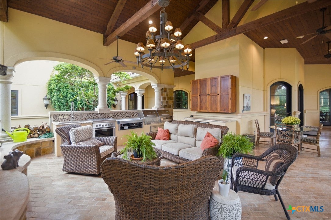 Inez, Texas, 77968, United States, 5 Bedrooms Bedrooms, ,6 BathroomsBathrooms,Residential,Active,1999904