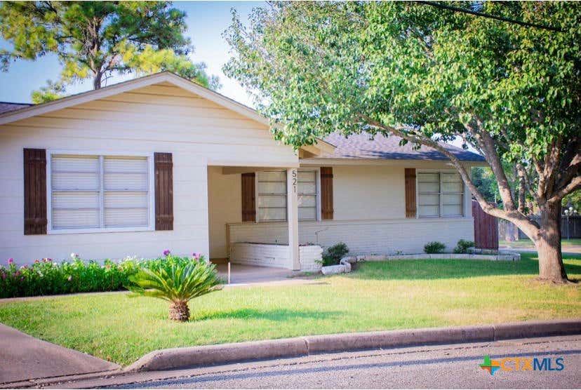 521 PAGE ST, HALLETTSVILLE, TX 77964, photo 1 of 21