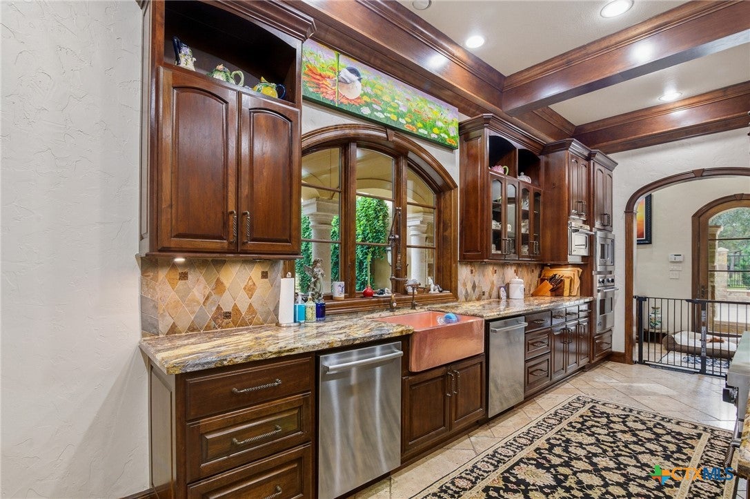 Inez, Texas, 77968, United States, 5 Bedrooms Bedrooms, ,6 BathroomsBathrooms,Residential,Active,1999904