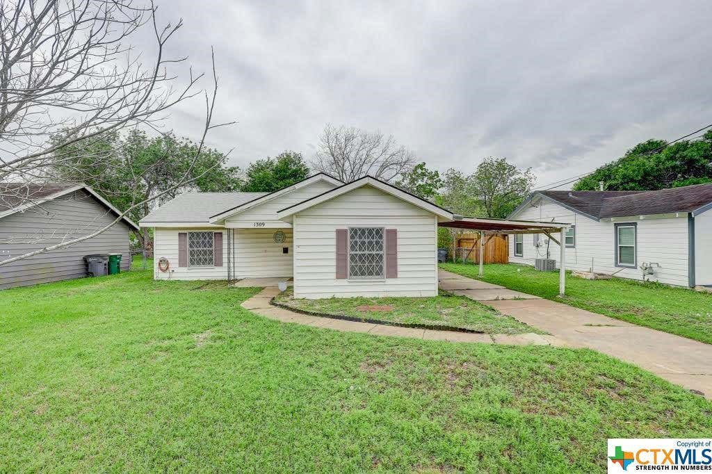 1309 LA VALLIERE ST, VICTORIA, TX 77901, photo 1 of 28