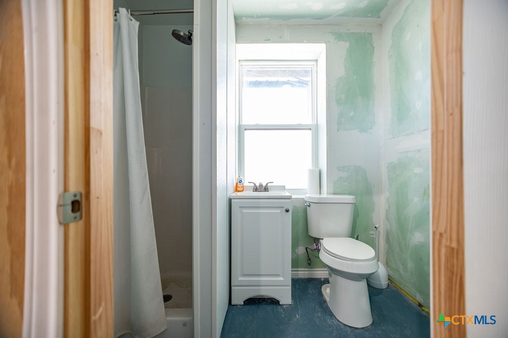 Port Lavaca, Texas, 77979, United States, 4 Bedrooms Bedrooms, ,3 BathroomsBathrooms,Residential,Active,1946527