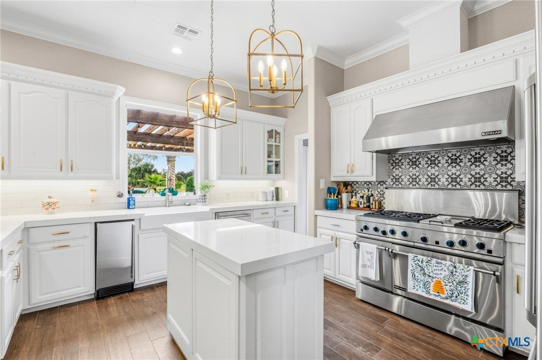 Victoria, Texas, 77904, United States, 5 Bedrooms Bedrooms, ,5 BathroomsBathrooms,Residential,Active,1961924