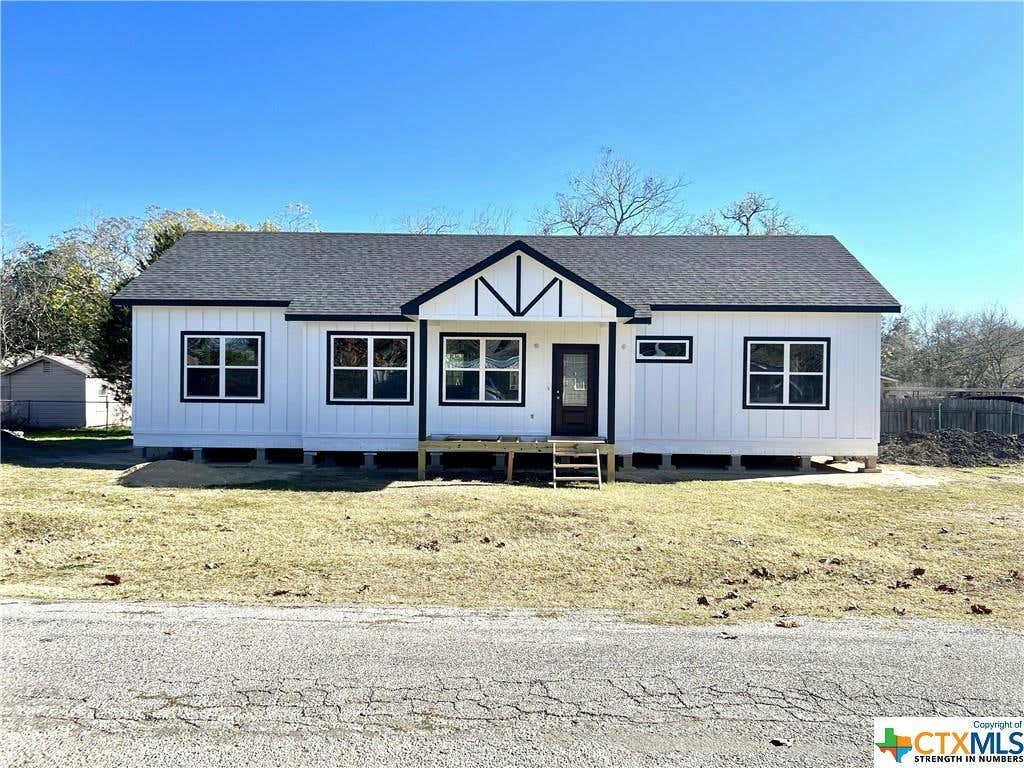 501 WALNUT ST, YOAKUM, TX 77995, photo 1 of 14