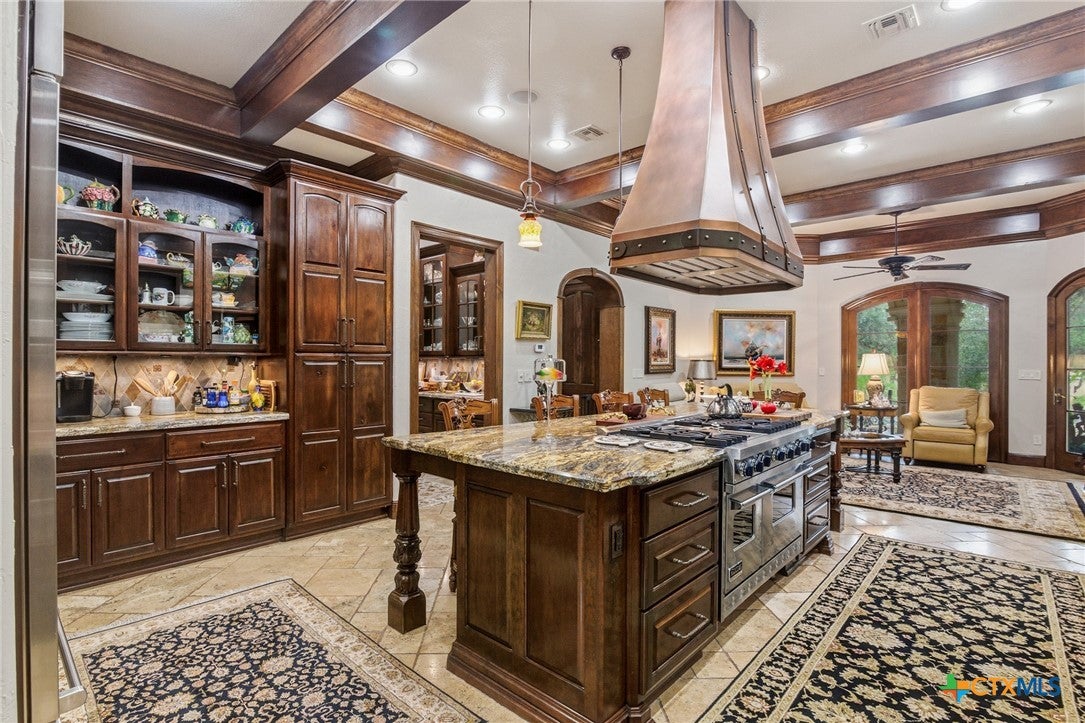 Inez, Texas, 77968, United States, 5 Bedrooms Bedrooms, ,6 BathroomsBathrooms,Residential,Active,1999904