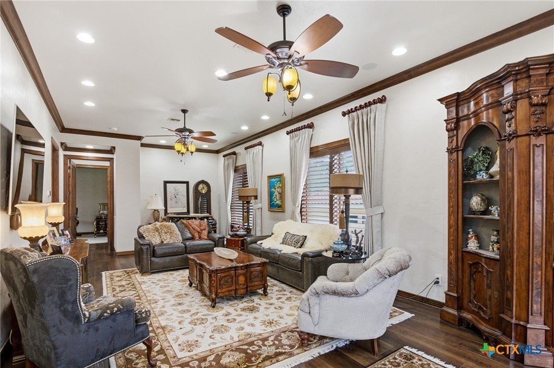 Inez, Texas, 77968, United States, 5 Bedrooms Bedrooms, ,6 BathroomsBathrooms,Residential,Active,1999904