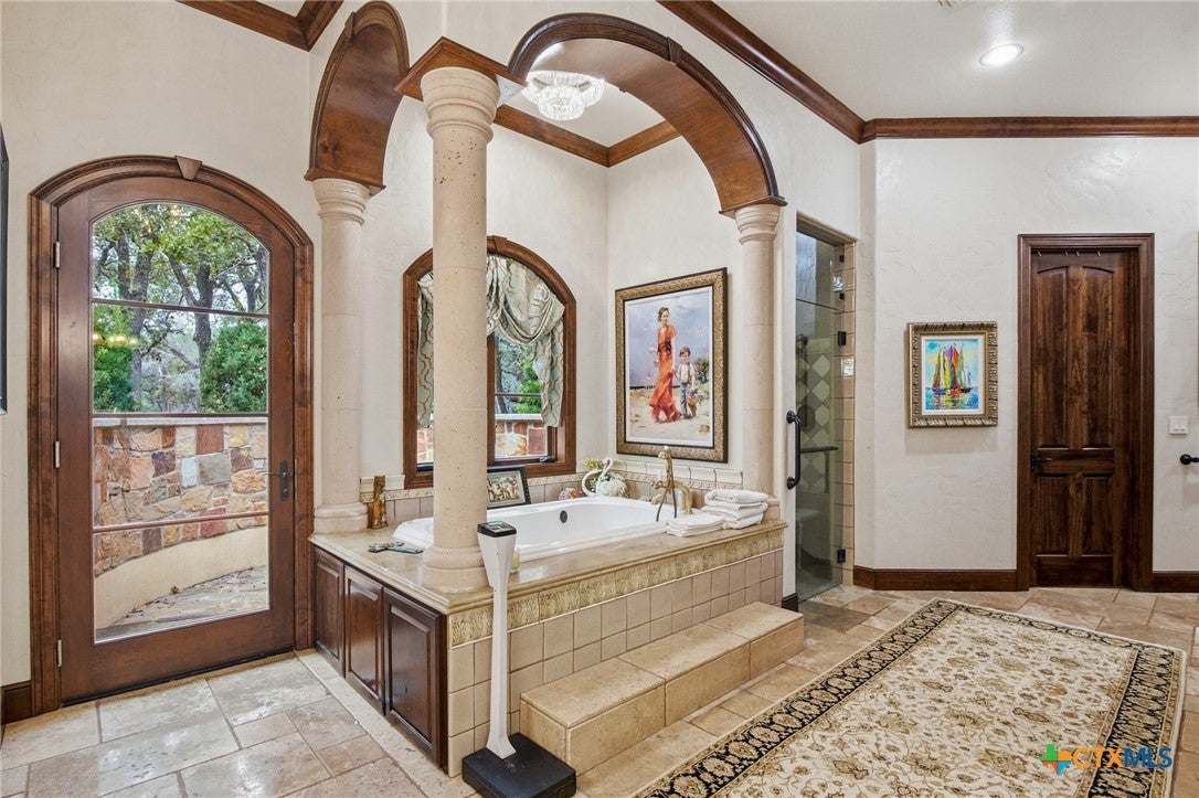 Inez, Texas, 77968, United States, 5 Bedrooms Bedrooms, ,6 BathroomsBathrooms,Residential,Active,1999904