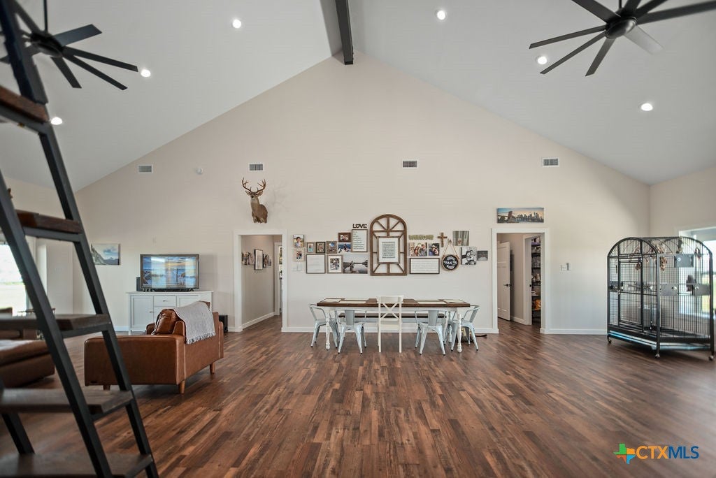 Port Lavaca, Texas, 77979, United States, 4 Bedrooms Bedrooms, ,3 BathroomsBathrooms,Residential,Active,1946527