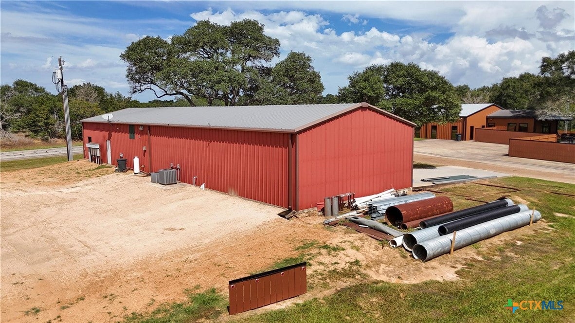 Sheridan, Texas, 77475, United States, 8 Bedrooms Bedrooms, ,5 BathroomsBathrooms,Residential,Active,1960171