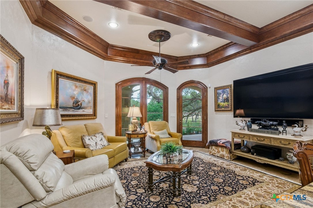 Inez, Texas, 77968, United States, 5 Bedrooms Bedrooms, ,6 BathroomsBathrooms,Residential,Active,1999904