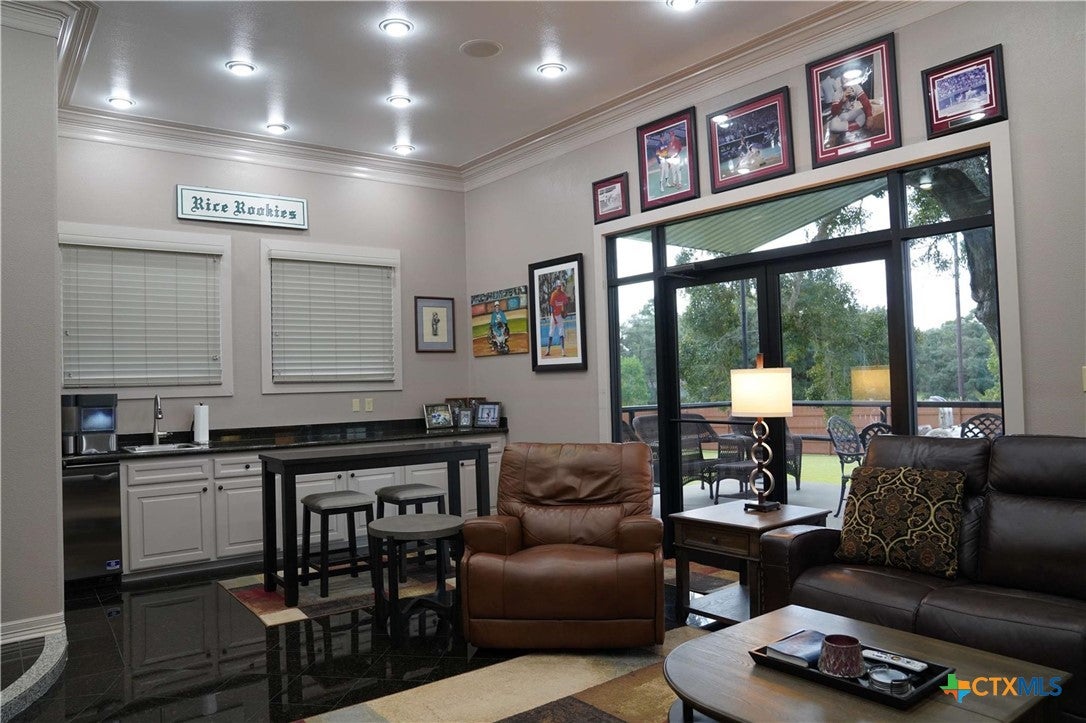 Sheridan, Texas, 77475, United States, 8 Bedrooms Bedrooms, ,5 BathroomsBathrooms,Residential,Active,1960171